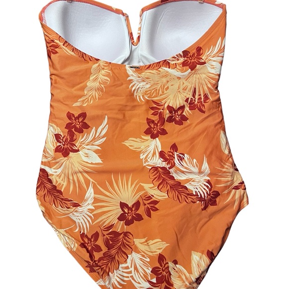 Anne Cole
Size 16
Style 20MO031
RN 103658 - Picture 2 of 7